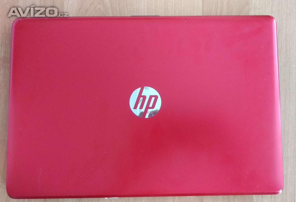 Notebook Hewlett-Packard s baterií, kabelem a dvěma disky (1x SSD)