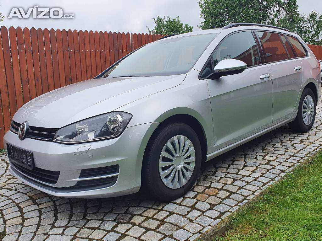 VOLKSWAGEN GOLF 1.6 TDI 81KW, SERVISKA, DPH, NAVI, VYHREV. KRÁSNÝ