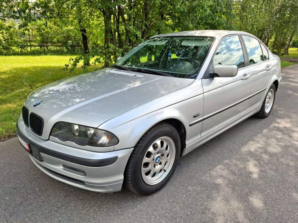 BMW 323i 