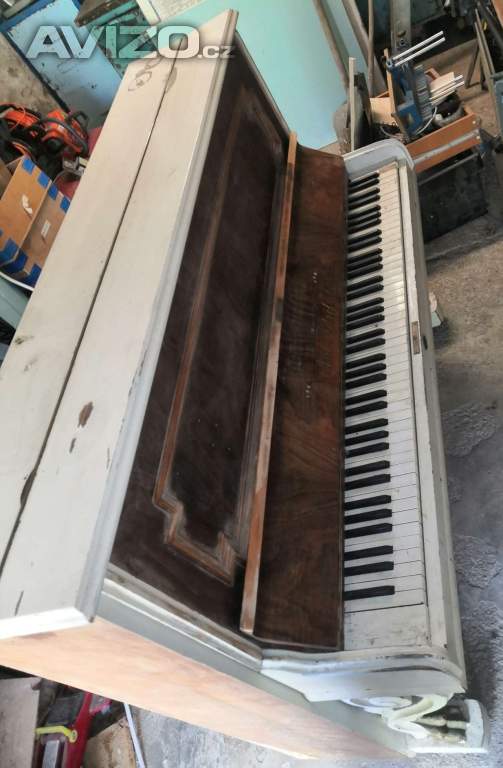 Piano Petrof