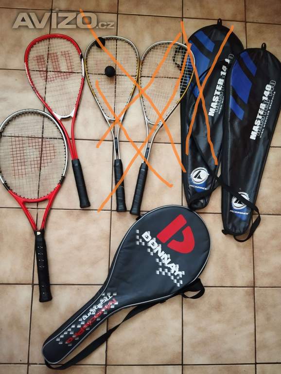 Raketa na squash a raketa na tenis za cenu jedné