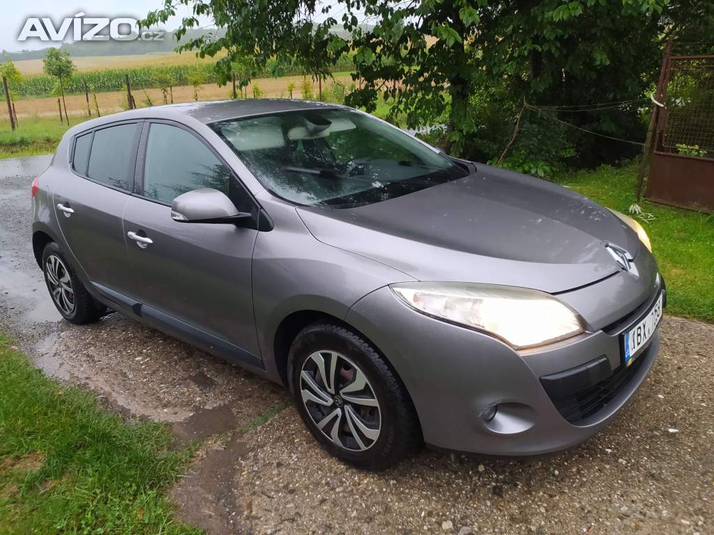 RENAULT MEGANE 1.5 DCI HB šedá metalíza