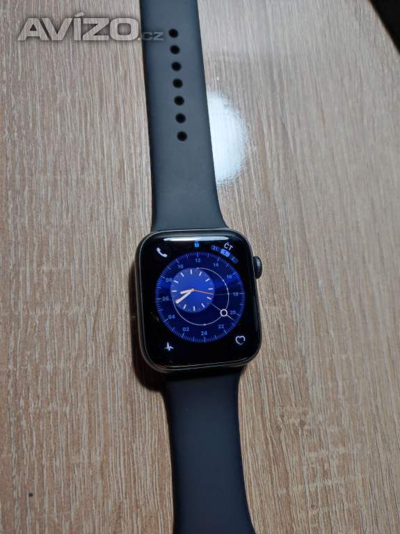 Apple Watch Series 5 44mm - zamknuté