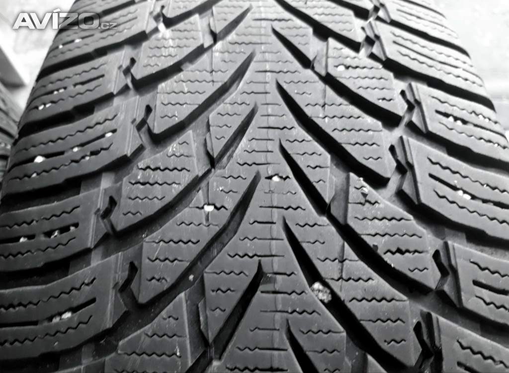 Sady nebo 2ks zimních pneu SUV pneu 235/55 R18 Nokian, Nexen 