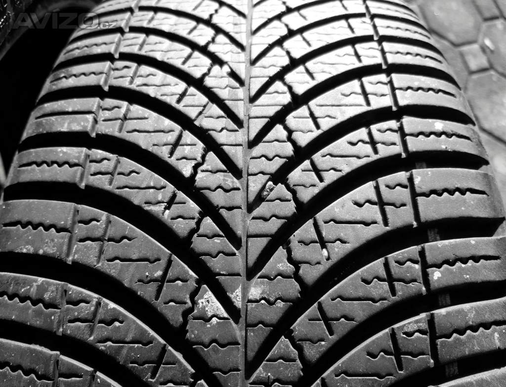 1ks zánovní zimní pneu 205/55 R17 Goodyear 