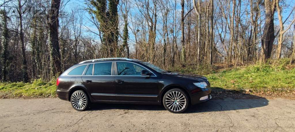 Také na splátky  Škoda Superb combi II Laurin & Klement 2.0TDI-103kW DSG