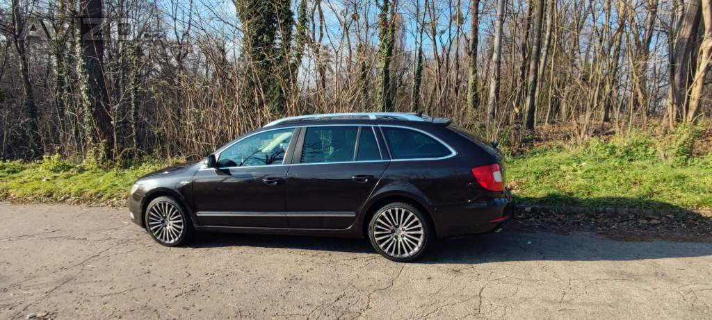 Také na splátky  Škoda Superb combi II Laurin & Klement 2.0TDI-103kW -DSG