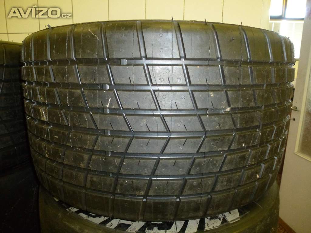 Závodní pneu Michelin P2G 29/65-18