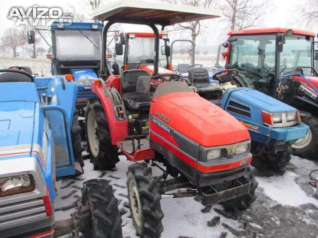 Malotraktor Mitsubishi MT240 se stříškou