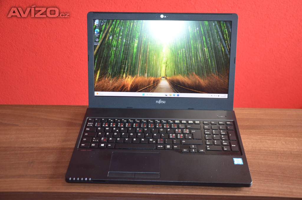 Fujitsu LifeBook A557 i5/16GB/SSD 256GB/záruka