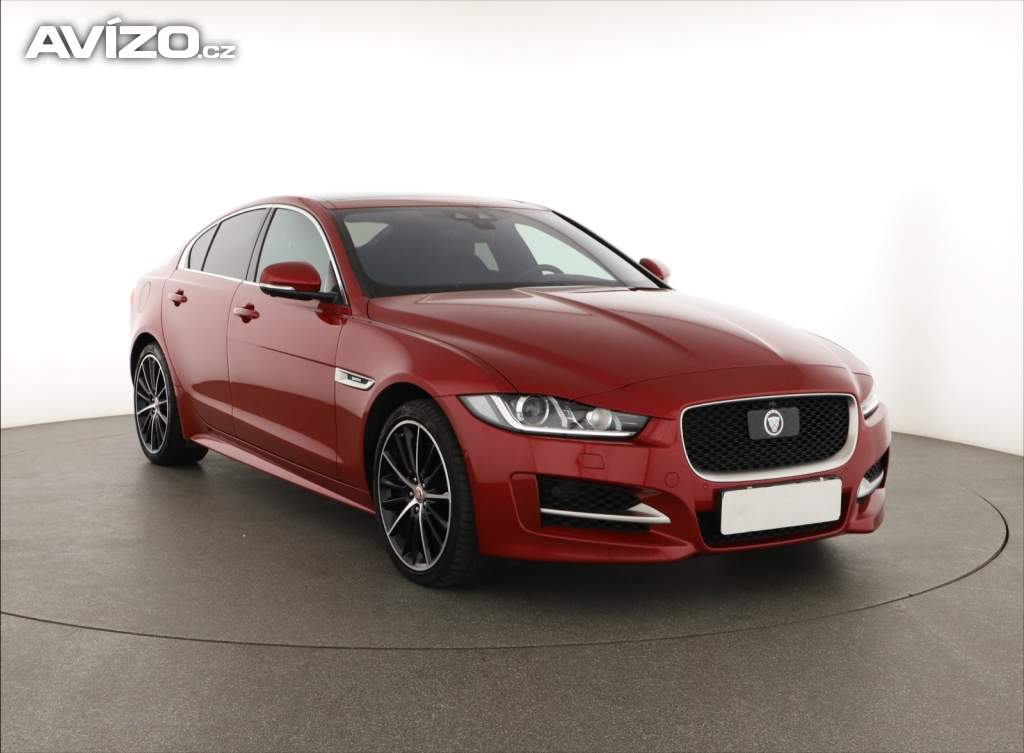 Jaguar XE 30t AWD