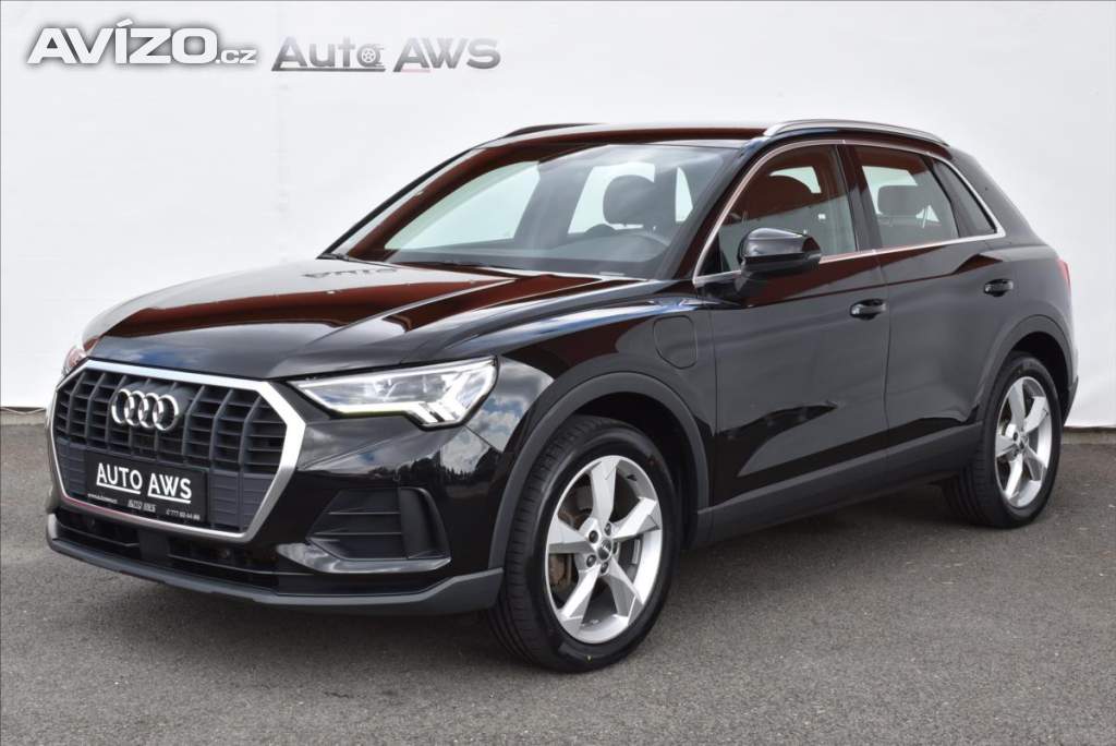 Audi Q3 1,4 45 TFSIe  S-tronic S-line LED Assist