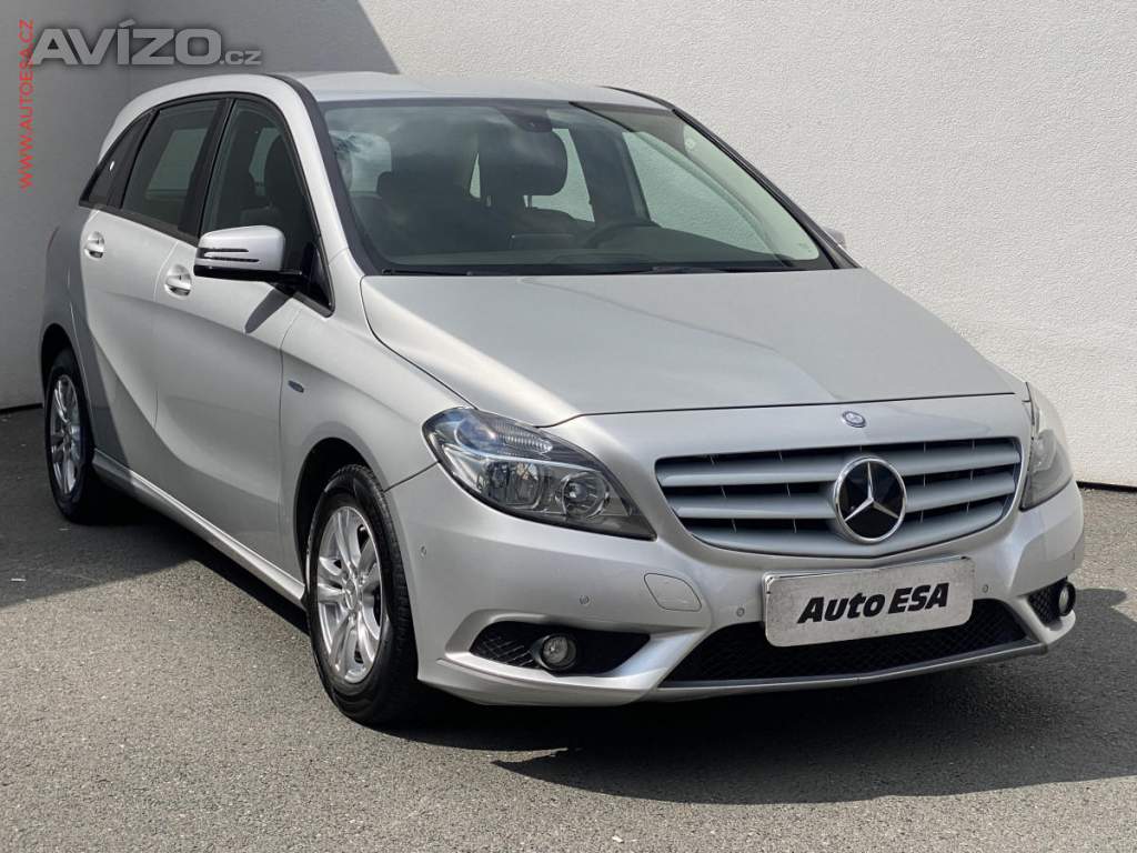 Mercedes-Benz 1.6i, AC, navi, výhřev sed