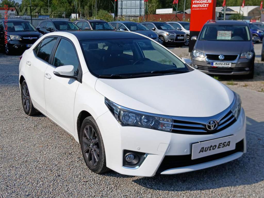 Toyota Corolla 1.6VVTi, ČR, Tažné, výhř.sed.