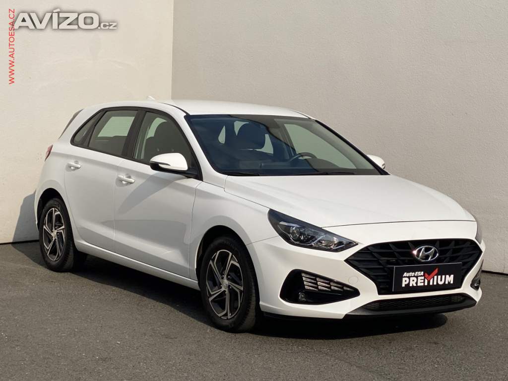 Hyundai i30 1.5 DPi, 2.maj,ČR, AC, park.