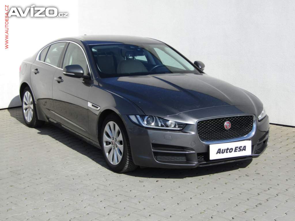 Jaguar XE 2.0D, ČR, AT, xenon, navi