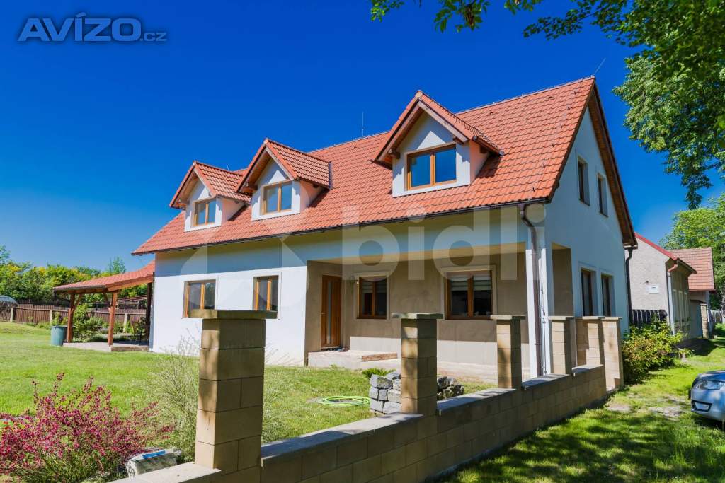Prodej rodinného domu (186 m²) s pozemkem (2202 m²) v malebné obci u Nymburka