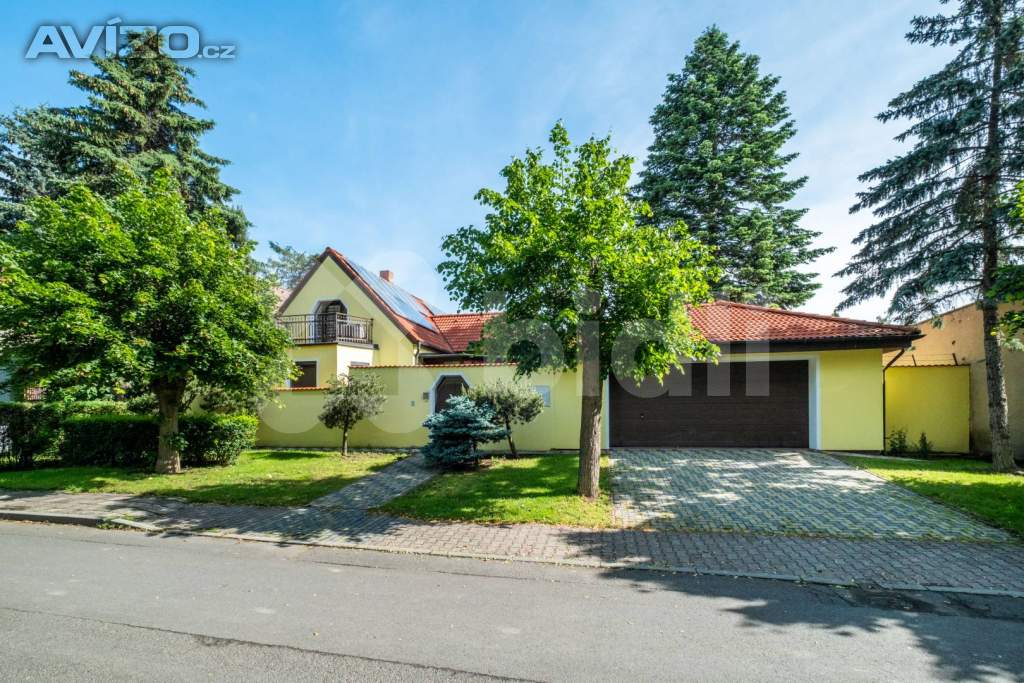 Prodej rodinného domu 266 m2, pozemek 2040 m2.