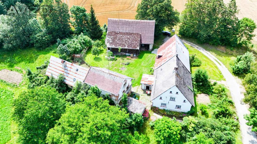 Prodej dvou domů se zahradou a stodolou. Bernartice.