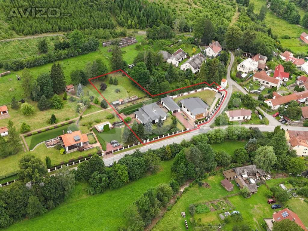 Prodej rodinného domu a dalšího wellness domu s velkou garáží a zahradou, 493m2 - Baldovec