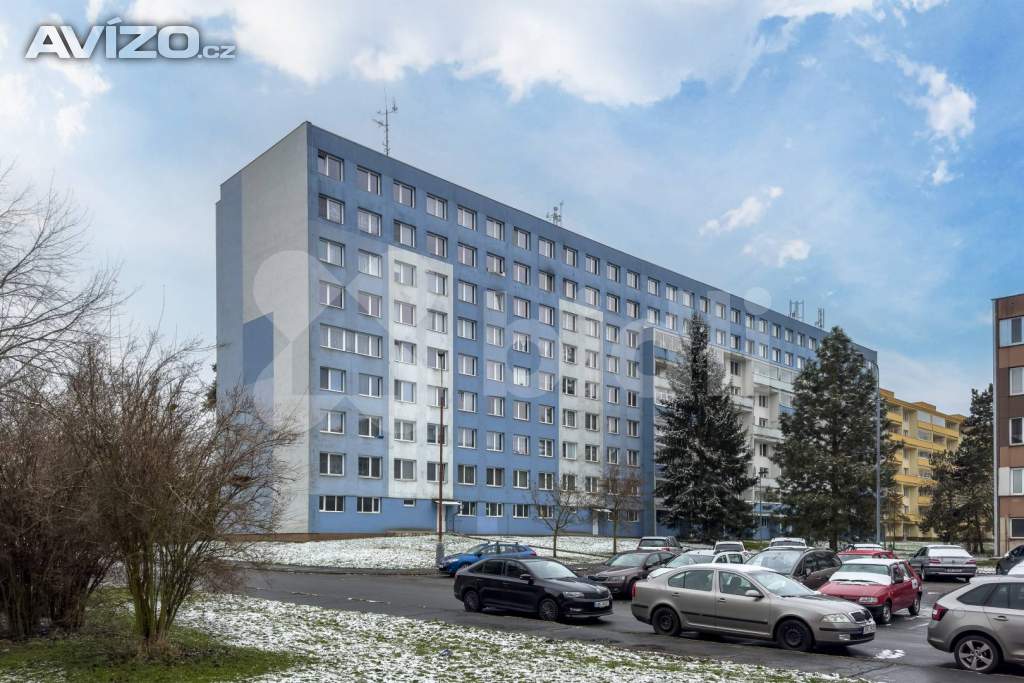 Prodej světlého bytu 1+kk (34 m²) s lodžií v Kladně