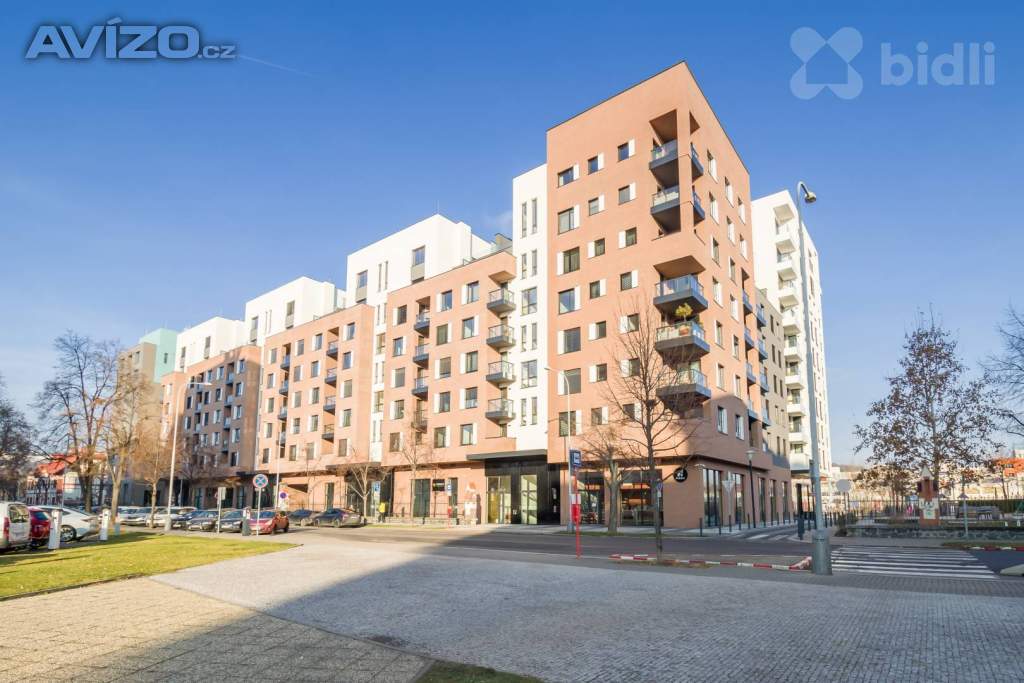 Luxusní byt 3+kk, dvě garáže, balkon, terasa, sklep, Prague Marina Nova