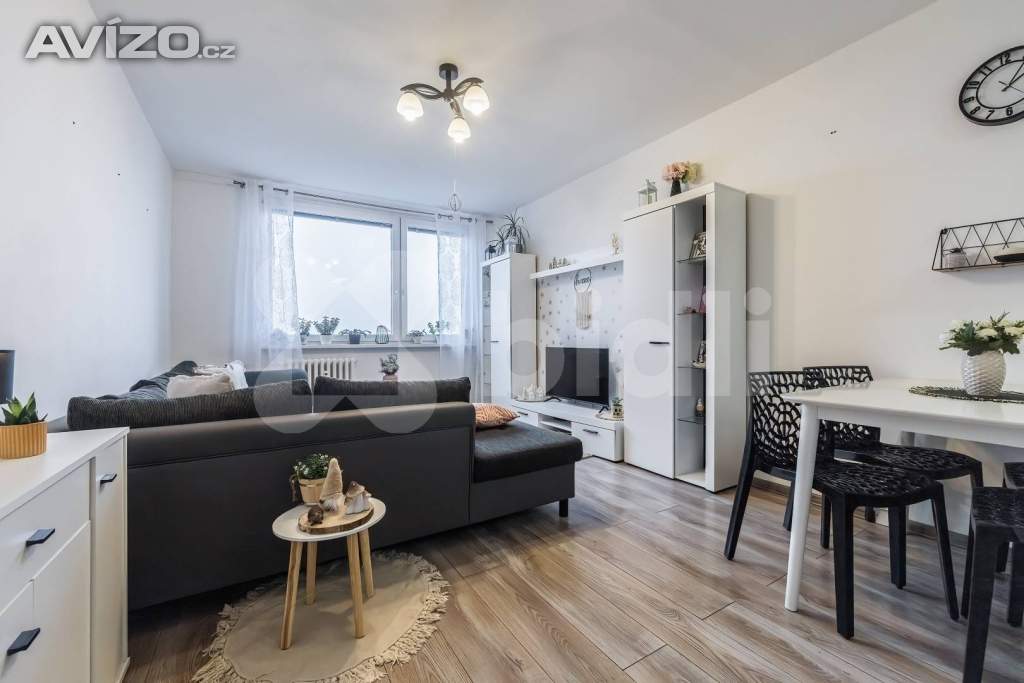 Pronájem bytu 4+kk ( 88 m²)v Horních Měcholupech