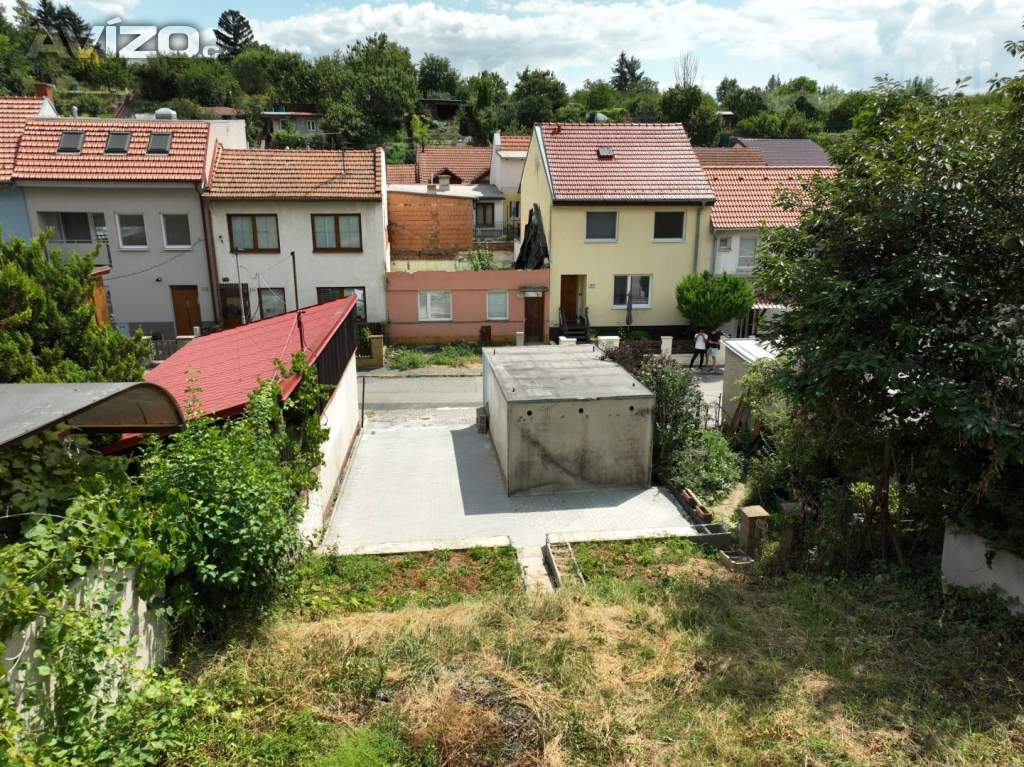 Prodej stavebního pozemku, garáže, parkovacího stání a zahrady, celkem 248m2