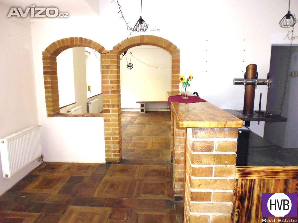 Pronájem komerčního prostoru, bar/bistro, 126,5 m2, vstup z ulice, Praha 10-Vršovice, Na spojce