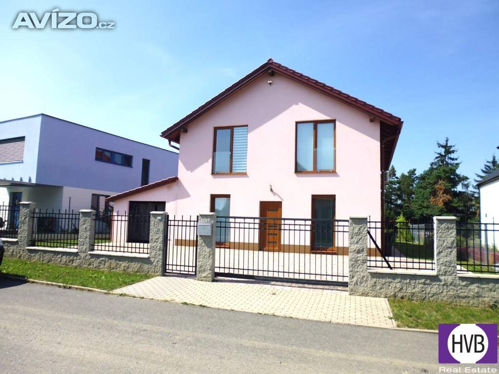 Prodej novostavby patrového rodinného domu 5+kk, 204 m2/T/G+4 PS, pozemek 795 m2, Chýně, Praha-zápa