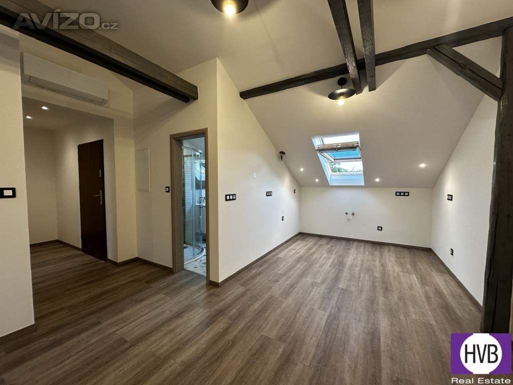 Prodej podkrovního bytu 2+kk, 60m², OV, Praha 9 - Hloubětín, ul. Konzumní