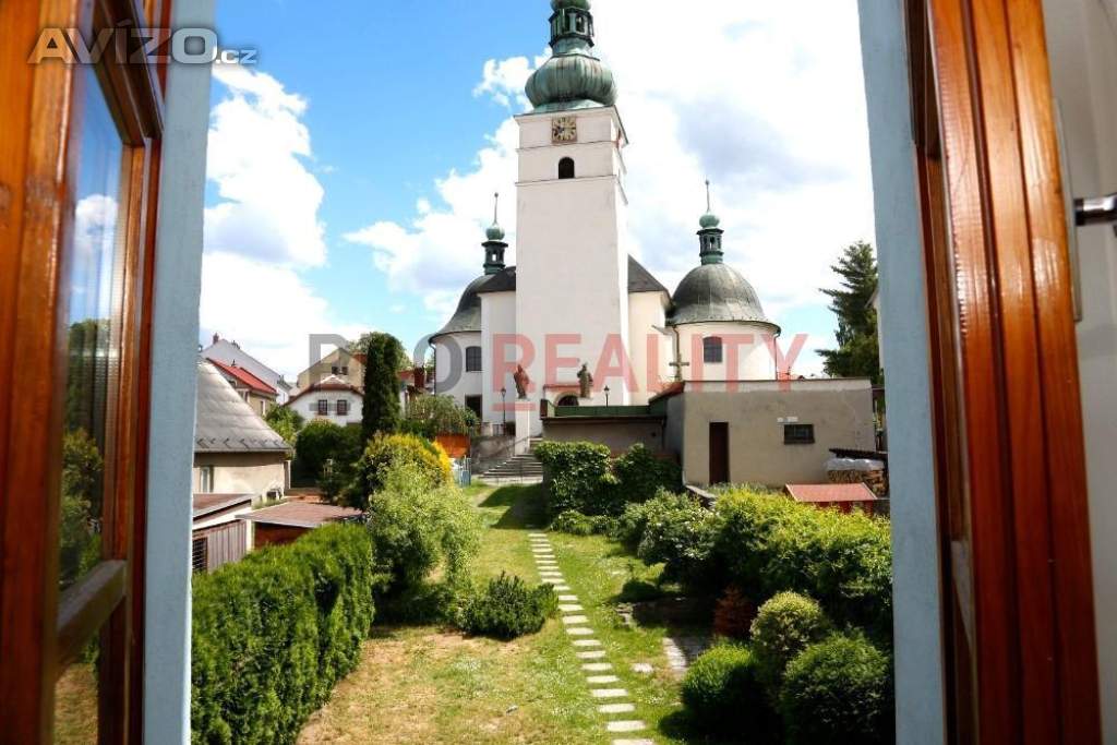 Pronájem  1/2 RD v centru Brušperku (4 pokoje) 140m2, zahrada, parkovací stání po rekonstrukci. 