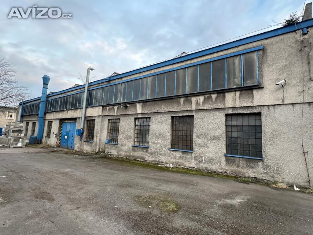 Prodej haly o rozloze 1147 m2 pro výrobu a skladování s manipulační plochou 1902 m2 ve Frýdlantu na