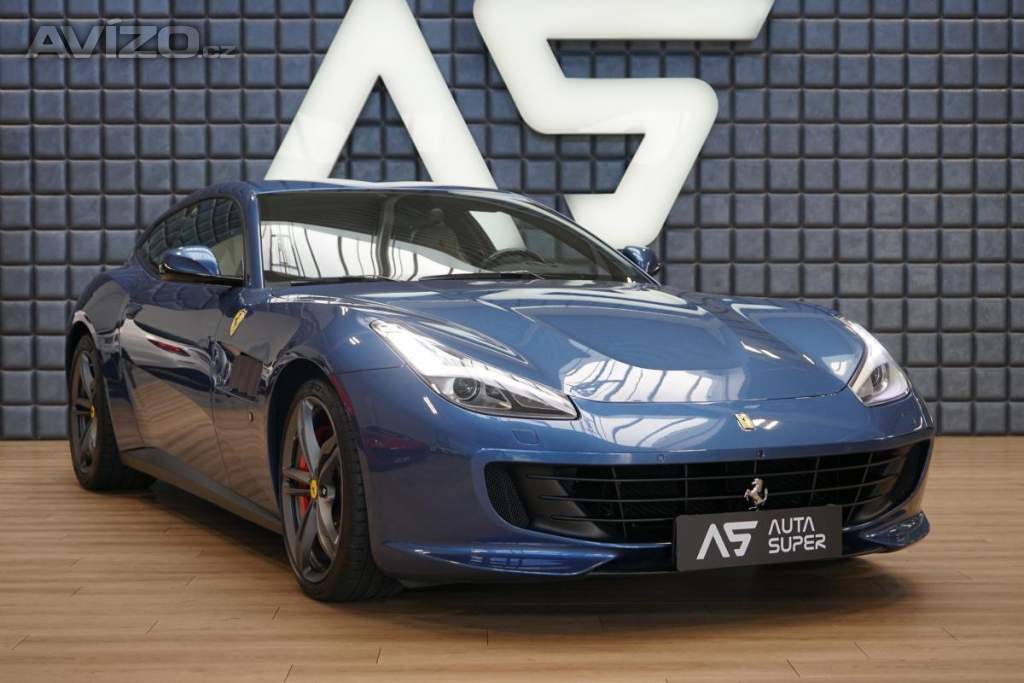 Ferrari GTC4 Lusso V12 Lift Carbon Display Záruka