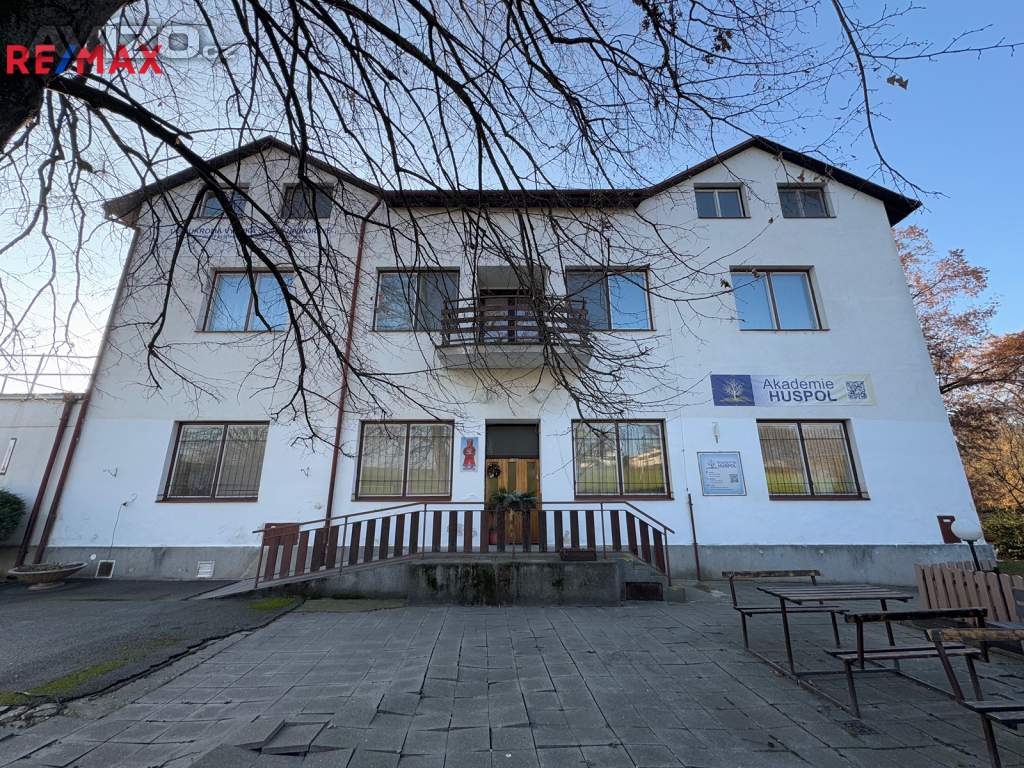 Prodej komerční budovy cca 1 551 m² s pozemky 3 040 m², Kunovice