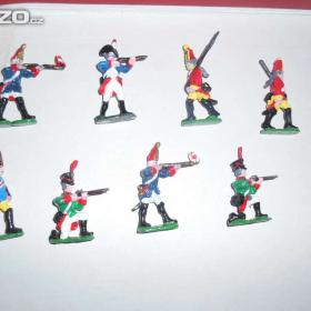 Fotka k inzerátu Cínoví vojáčci -  rytíři, indiáni, pěchota, jízda , děla a další / 14782597