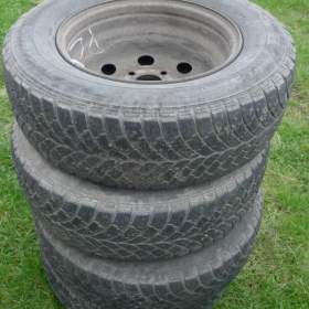 Fotka k inzerátu Pneu s disky 175/70R13 82T zimní / 18391525