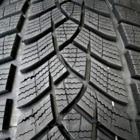 Fotka k inzerátu 1ks zánovní zimní pneu 225/45 R18 Goodyear / 18801052