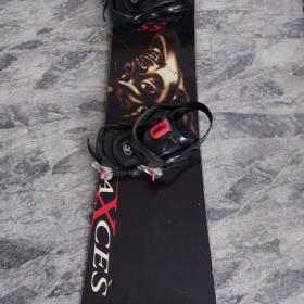 Fotka k inzerátu Snowboard 155cm + vázání / 18868311