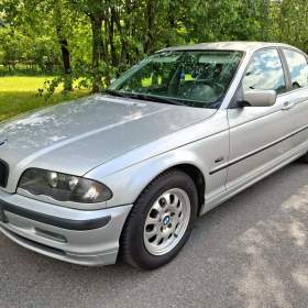 BMW 323i  / 19045189