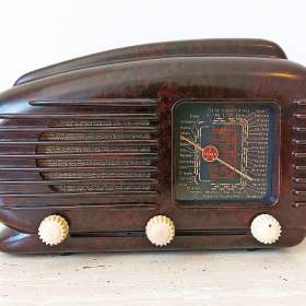 Fotka k inzerátu Art Deco starožitné rádio Talisman po kompletní renovaci  / 19056164