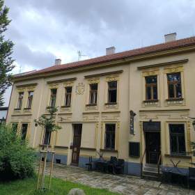 Fotka k inzerátu Krásný dům s byty a komerčním prostorem v centru města Písek / 19114772