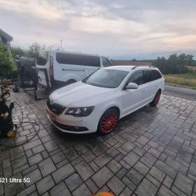 Fotka k inzerátu Prodám ŠKODA SUPERB combi, DSG / 19153992