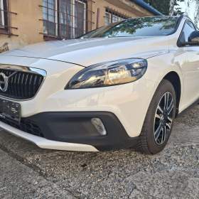 Fotka k inzerátu Volvo V40 Cross Country 2,0 D 88kW / 19175877