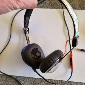 Sluchátka Skullcandy Knockout s mikrofonem, černá/červená / 19223432