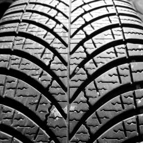 Fotka k inzerátu 1ks zánovní zimní pneu 205/55 R17 Goodyear  / 19274092