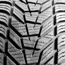 2ks zánovních zimních pneu 225/40 R18 Hankook / 19287713