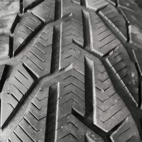 Po 2ks zimních pneu 235/40 R18:  / 19289667