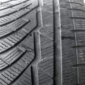 Fotka k inzerátu Po 2ks zimních pneu 235/40 R18:  / 19289667