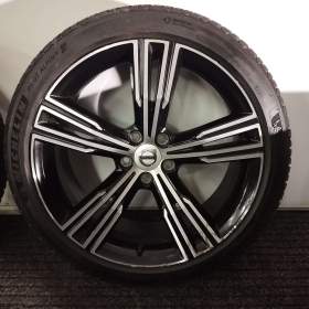 Fotka k inzerátu Originální sada kol VOLVO V60 S90 V90 19 -  Zimní pneu 235/ 40/ R19 / 19293109